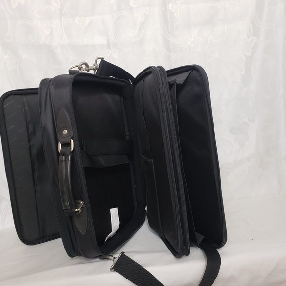 Targus Trademark Notepac Plus Carrying Messenger Bag with Shoulder Straps fit up - Picture 7 of 8